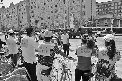市民自發(fā)呼吁：請愛(ài)護公共自行車(chē)。王殿杰攝